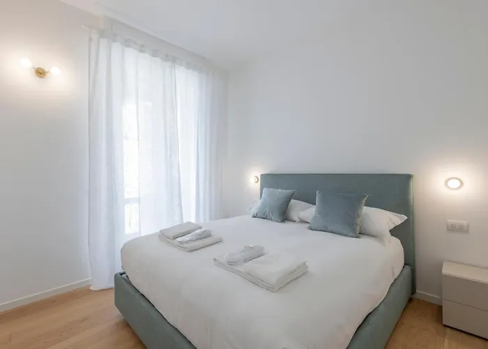 Royal Centro Moscova 아파트 *