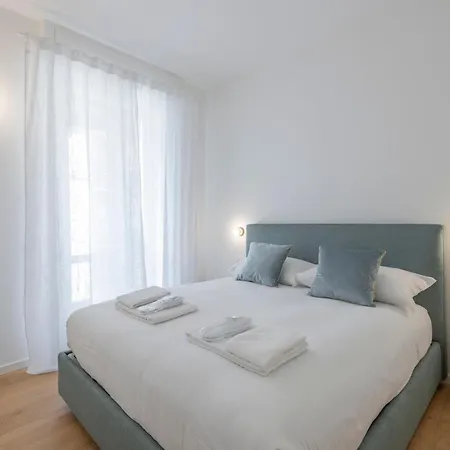 Royal Centro Moscova 아파트 *